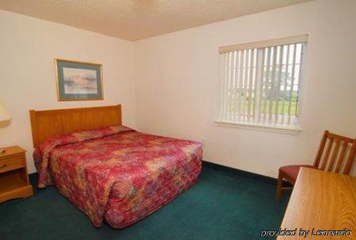 Affordable Suites Charlottesville Quarto foto