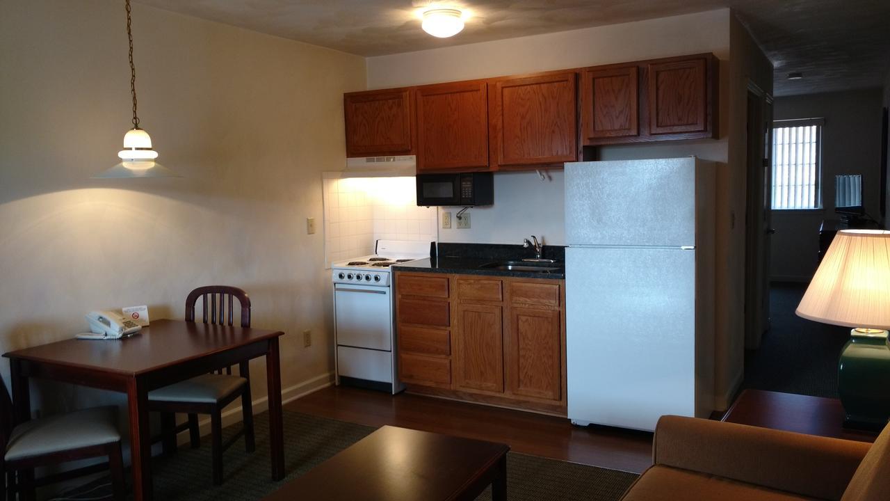 Affordable Suites Charlottesville Exterior foto
