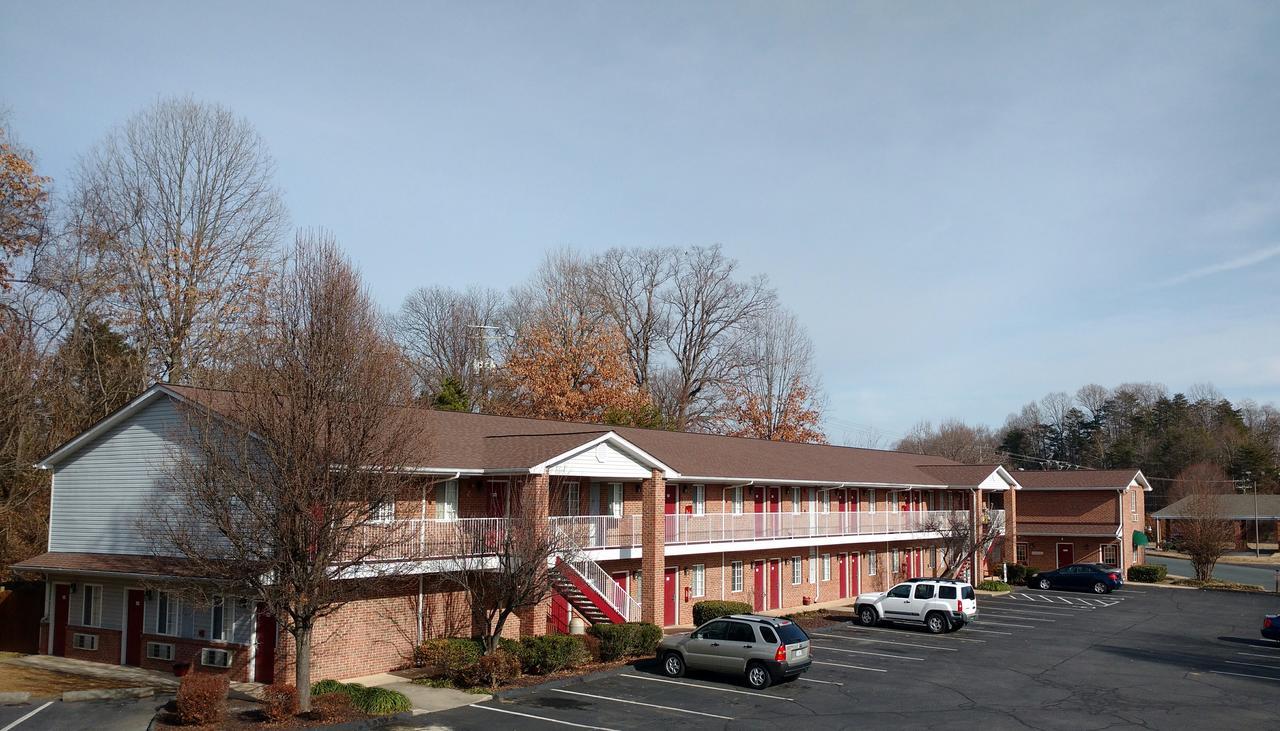 Affordable Suites Charlottesville Exterior foto