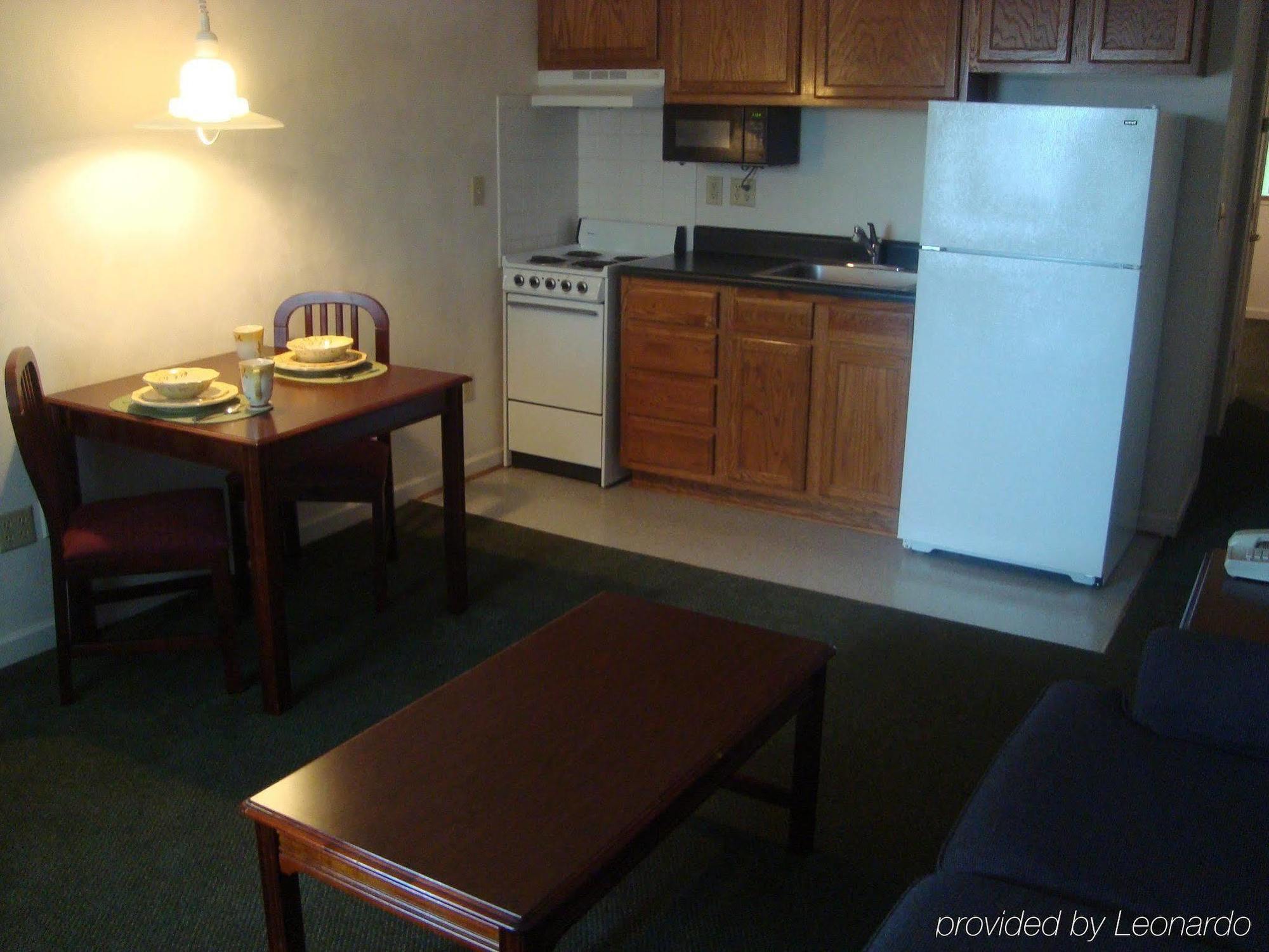 Affordable Suites Charlottesville Quarto foto